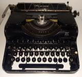 Rarissima macchina da scrivere nazista Olympia Progress con tasto dedicato SS cod oly42